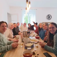 Moment de pause et échanges entre participant·es à une formation doula